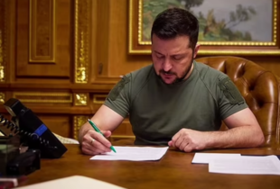 Зеленський підписав закони про множинне громадянство, трибунал для рф та зупинення дії Оттавської конвенції